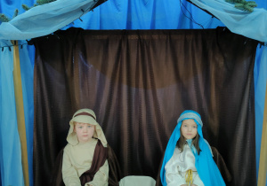 Maryja i Józef w stajence